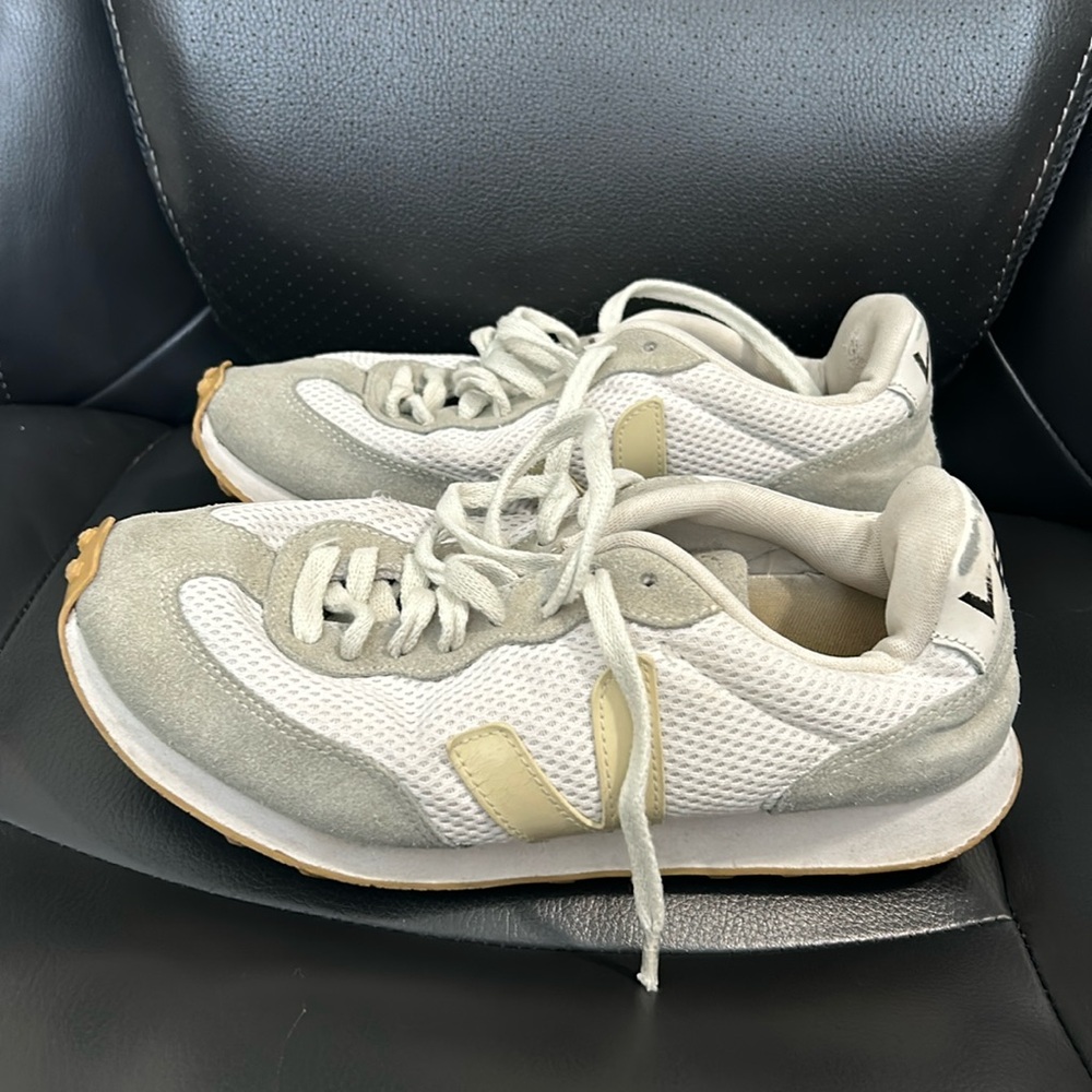 Veja Rio Branco Sneaker Retro White Used 7 or 38